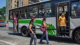 SIN ANESTESIA: Así "ajustan" por su cuenta los choferes el pasaje