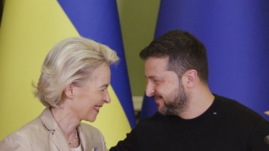 Comisión Europea recomienda iniciar negociaciones de adhesión con Ucrania