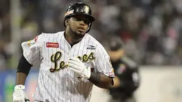 Leones del Caracas y Tigres de Aragua intercambian piezas