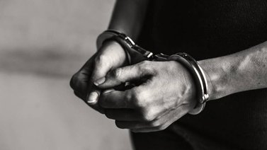 Mujer mató a sus dos hijos: los asfixió porque "lloraban mucho"
