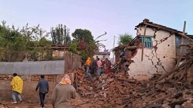 Aumenta número de víctimas por fuerte terremoto en Nepal