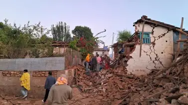 Actualización | Al menos 100 muertos por terremoto en Nepal Actualización | Al menos 100 muertos por terremoto en Nepal