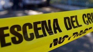 Hombre mata a su esposa y se quita la vida frente a sus hijas (+Video)
