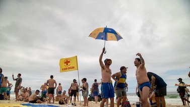 Hinchas del Fluminense corrieron a seguidores del Boca Jr. en Copacabana
