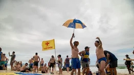 Hinchas del Fluminense corrieron a seguidores del Boca Jr. en Copacabana