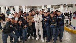 Randy Arozarena ayuda a los afectados por el huracán Otis en México