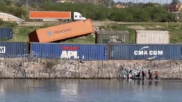 Texas recurre a los containers para cerrar el paso a migrantes ilegales