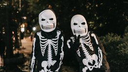 Grupo de migrantes en EEUU hurtó dulces en una casa durante Halloween (+Video)