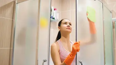 Limpiar puertas de la regadera con ingredientes caseros Limpiar puertas de la regadera con ingredientes caseros