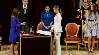 La princesa Leonor pronuncia el juramento a la Constitución (+Detalles) La princesa Leonor pronuncia el juramento a la Constitución (+Detalles)