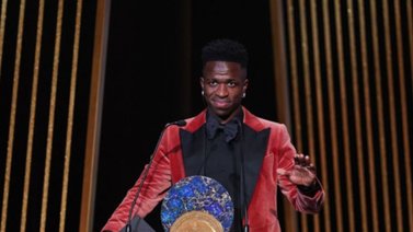 Vinicius Jr. gana el premio Sócrates en la gala del Balón de Oro