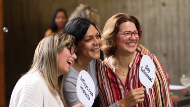 Promueven el liderazgo femenino en conversatorio "Posibilidades"