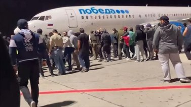 Manifestantes pro-Palestina toman control sobre aeropuerto ruso