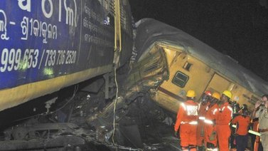 Choque de trenes en India deja varios muertos y heridos