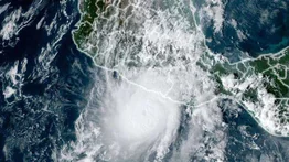 México en alerta ante amenaza de una depresión tropical