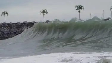 Usuarios reportan fuerte oleaje en La Guaira este #28Oct Usuarios reportan fuerte oleaje en La Guaira este #28Oct