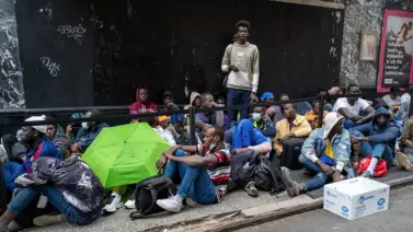 Ofrecen boletos gratuitos a inmigrantes para que abandonen Nueva York Ofrecen boletos gratuitos a inmigrantes para que abandonen Nueva York