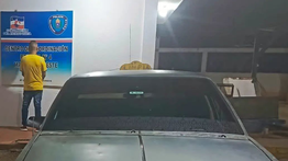 Hombre iracundo arrolla al supuesto amante de su pareja