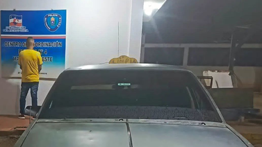Hombre iracundo arrolla al supuesto amante de su pareja