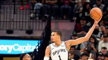 Esta promesa hizo su debut en la NBA