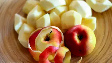 Aprovecha la cáscara de la manzana ¡no la botes! Aprovecha la cáscara de la manzana ¡no la botes!