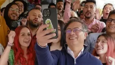 Petro entrega bono de 300 dólares a jóvenes con las siguientes características Petro entrega bono de 300 dólares a jóvenes con las siguientes características