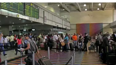 AHORA: Movimiento policial en Maiquetía ante la llegada de deportados de EEUU (+Fotos) AHORA: Movimiento policial en Maiquetía ante la llegada de deportados de EEUU (+Fotos)