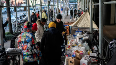 Nueva York restringe estancia de migrantes en albergues