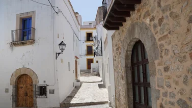 Esto es lo que necesitas para vivir cómodamente en Ibiza