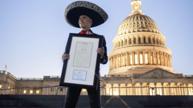 Congreso de EEUU homenajeó a Alejandro Fernández