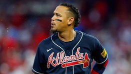 Orlando Arcia se pone de tú a tú con fanáticos de Bryce Harper (+video)