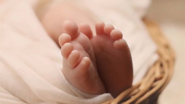 Encuentran el cuerpo de bebé recién nacida cerca de un río