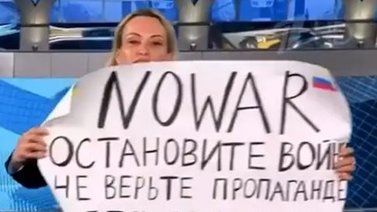 Periodista rusa que desafió a Putin presenta síntomas de envenenamiento