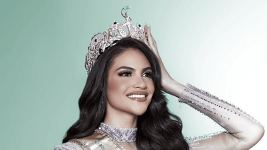Miss Grand República Dominicana sufre fuertes caídas durante desfile (+Video)