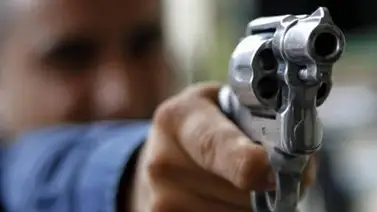 Asesinan de varios tiros a una mujer dentro de su local comercial Asesinan de varios tiros a una mujer dentro de su local comercial