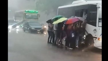Cordonazo de San Francisco llega con fuertes lluvias a la Gran Caracas