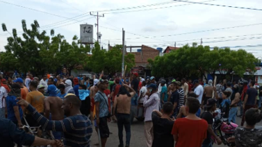 Batalla campal en el Zulia entre una comunidad y los indígenas yukpas (Imágenes)
