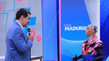 Maduro conversó con una robot humanoide en su programa de TV: Esto le dijo