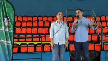 Alumnos de colegios municipales de Carabobo reciben kits escolares Alumnos de colegios municipales de Carabobo reciben kits escolares