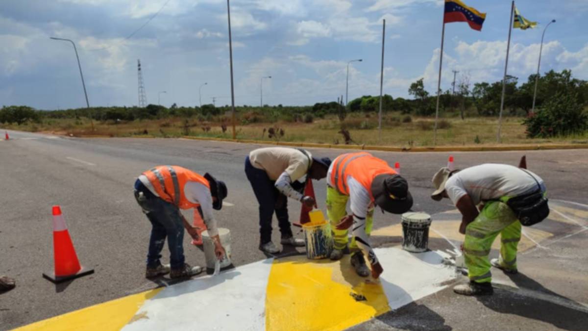 Así avanzan obras de mantenimiento vial en la autopista Simón Bolívar