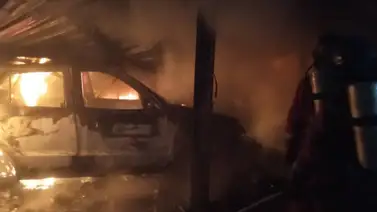 Varios vehículos destruidos por incendio en Chacao (+Fotos) Varios vehículos destruidos por incendio en Chacao (+Fotos)