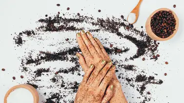 Exfolia para suavizar la piel de tus manos Exfolia para suavizar la piel de tus manos