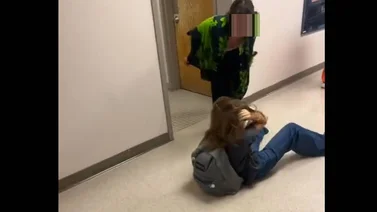 Estudiante transgénero agrede brutalmente a una compañera (+Video)
