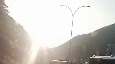 Reportan volcamiento de gandola en la Gran Mariscal de Ayacucho