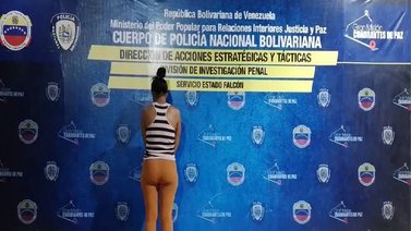 ¡Cruel! Mujer amarró a niño a una silla como castigo