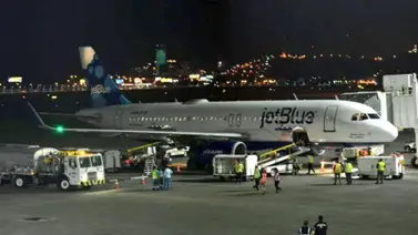 Pasajeros vivieron momentos de pánico en un avión Pasajeros vivieron momentos de pánico en un avión