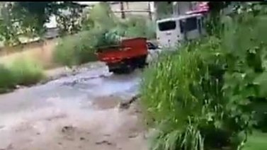 Desborde de rio causa caos en Miranda (+Video)