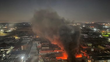 Gran incendio deja sin hogar a miles de personas (+Detalles)