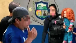 ¿Chucky cómplice de robo?: La policía lo captura con las manos en la masa