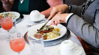 Cómo poner los cubiertos al terminar la comida Cómo poner los cubiertos al terminar la comida